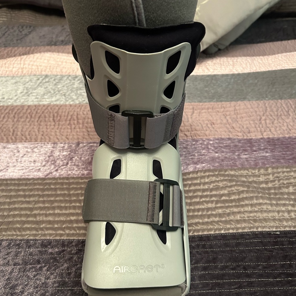 Aircast medium short medical Boot